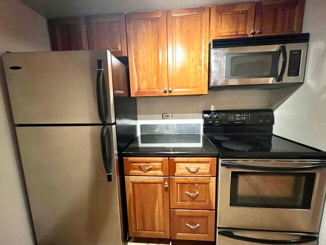 Building Photo - 4600 E Asbury Cir Unit 4600 Asbury Circle 103