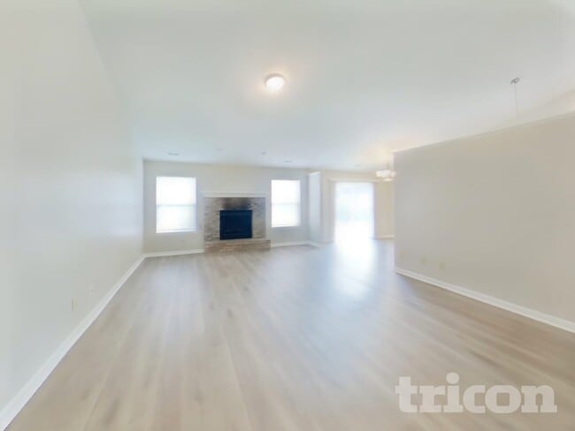 903 Moonlight Ct