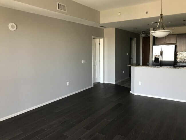 Photo - TWO WEEKS FREE RENT*** Gorgeous One Las Ve...