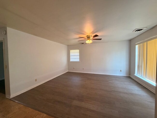Photo - 1310 Bradley Ln