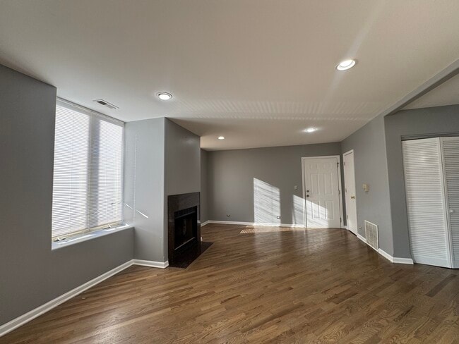 Photo - 542 E 48th St Unit 3E