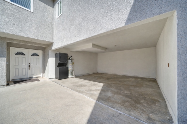 Photo - 1337 Douglas St Unit 1339D