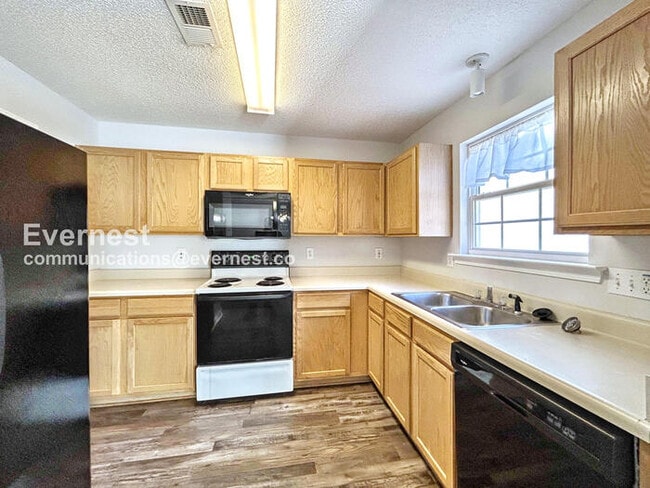 Photo - 204 Cottonwood Creek Cir House