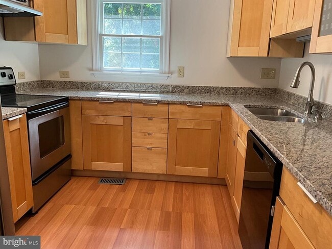 Photo - 6327 Joslyn Pl