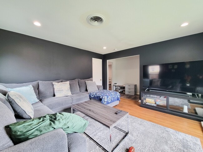 Photo - 4405 W 43rd St