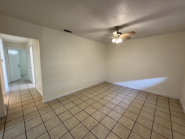 Building Photo - Fourplex one bedroom Unit 4 Rental