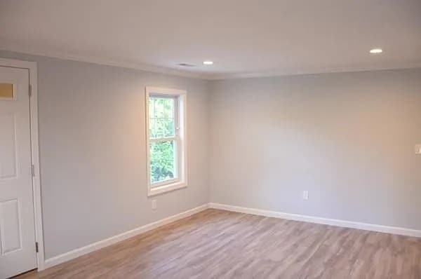 Photo - 657 Mill St
