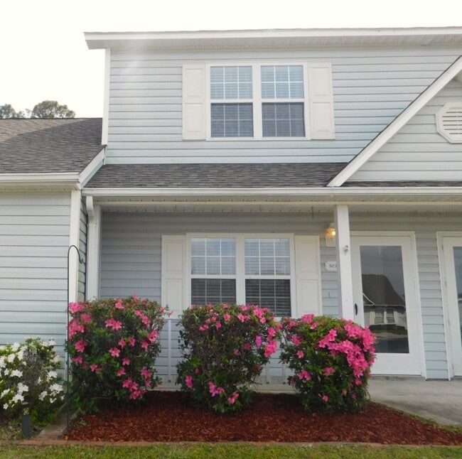 Building Photo - Townhouse in Newport