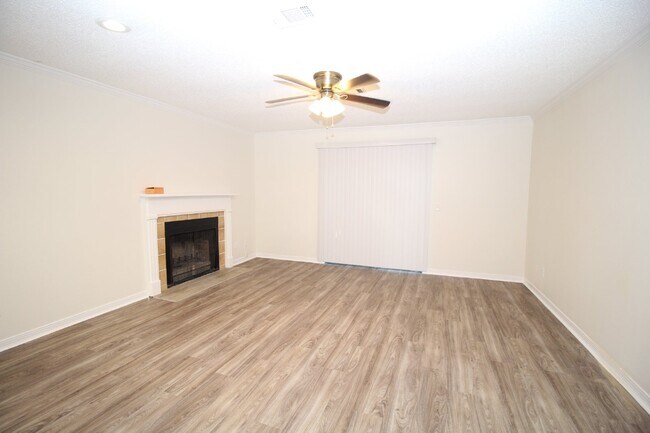 Photo - Foxborough Townhome with Modern Flooring &...
