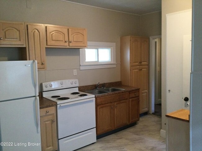 Photo - 572 Lilly Ave