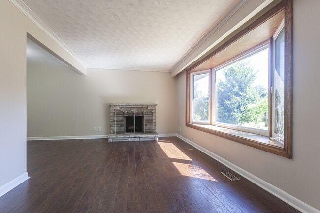 Photo - 1461 Moss Glen Rd