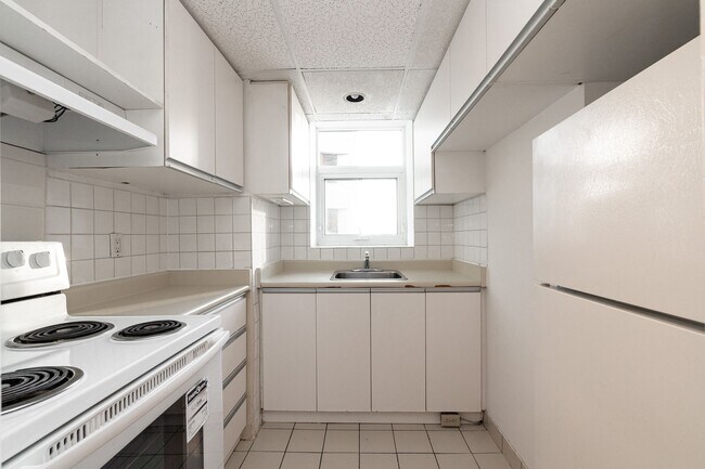 49 St Clair Ave W Unit 406