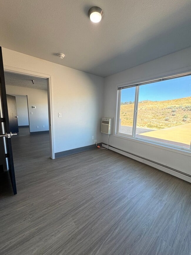 Photo - Ideal roommate setup: 2-bedroom, 2-bath unit. Both bathrooms are ensuite - ALL UITILITIES INCLU...