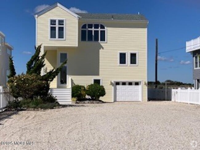 Building Photo - 3804 Long Beach Blvd Rental