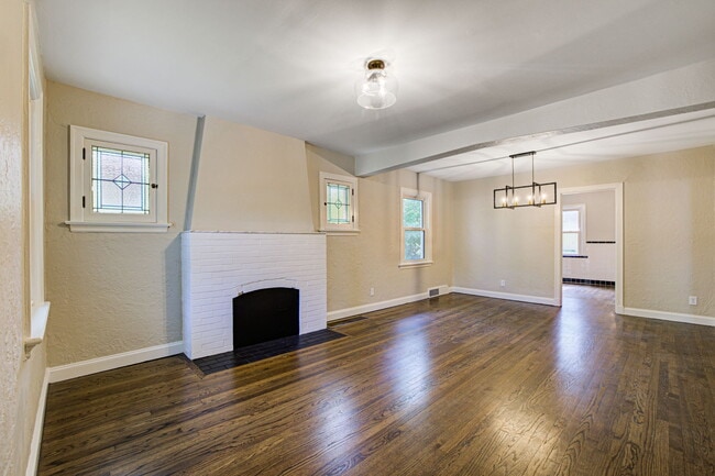 Building Photo - 1032 Charleville Ave