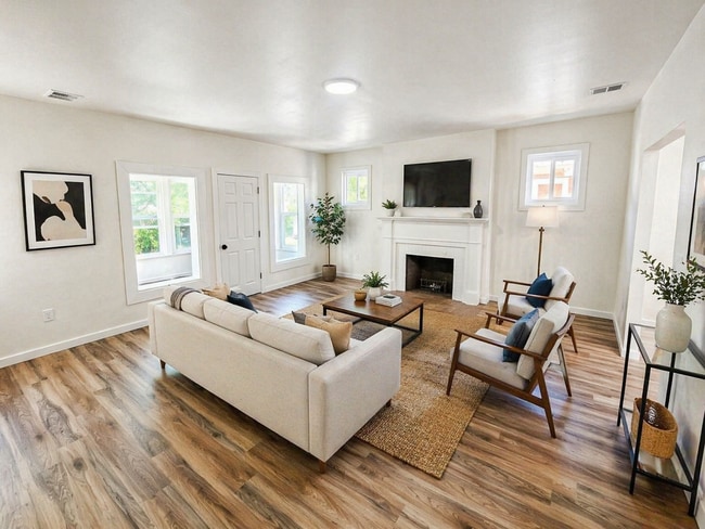 Photo - 2509 Gladstone St