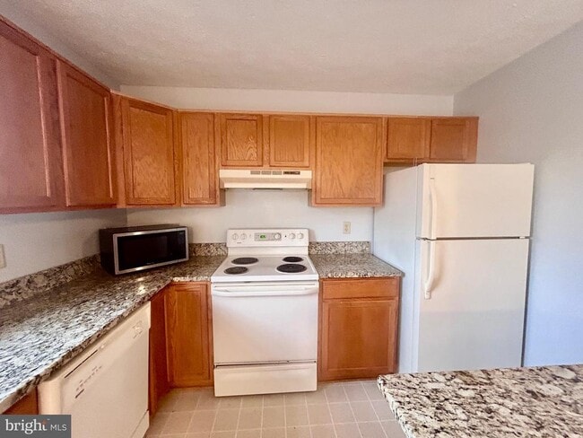 Photo - 127 Copperfield Ln
