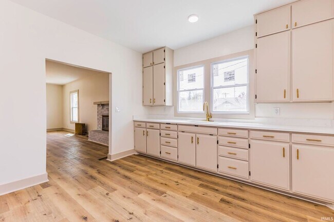 400 E Highland Ave Unit 1