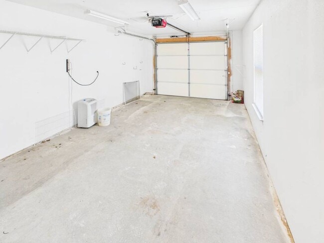 Photo - 402 Elliott Ln