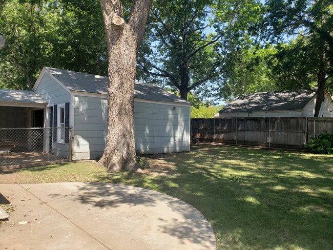 Photo - 2410 Clarinda Ave