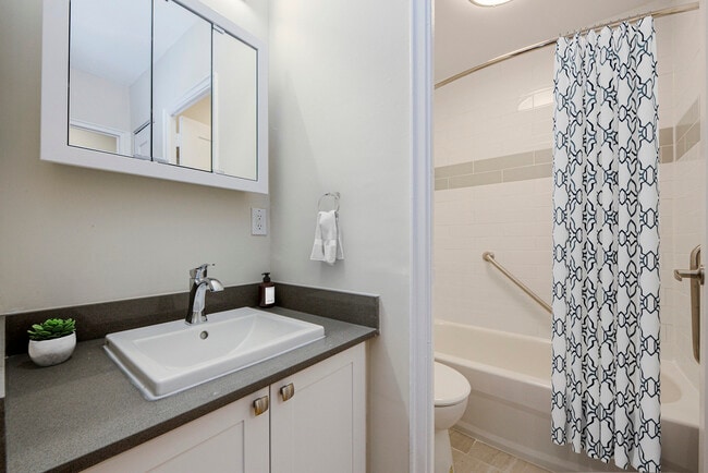 Photo - Promenade Apartments