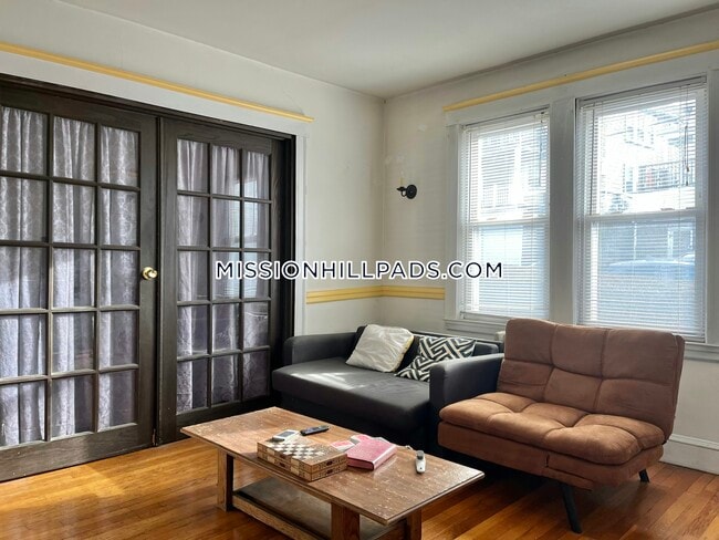 Building Photo - 2 Mission St Unit 1