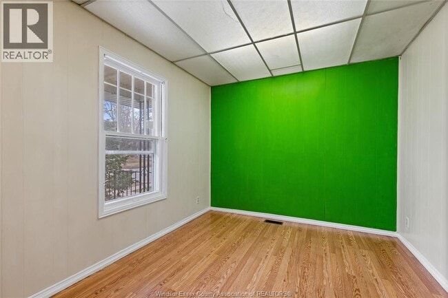 Photo - 3168 Wyandotte St W