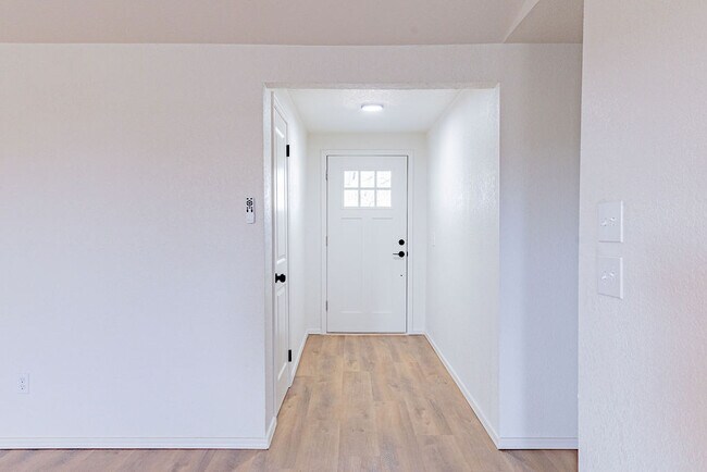 Photo - 600 SE 38th St