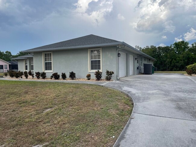 Photo - 145 SW Hawthorne Cir