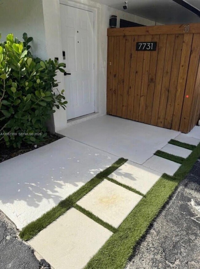 Building Photo - 7731 SW 100th St Unit 30