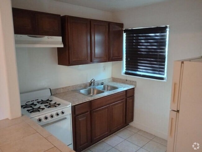 Building Photo - 1 bedroom in Eloy AZ 85131 Unit B Rental