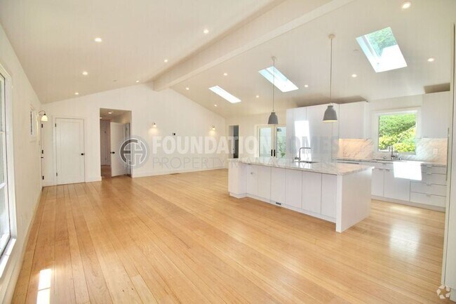 Building Photo - 107 Bretano Way Rental