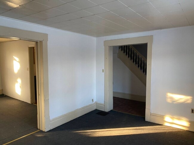 Photo - Spacious 3-Bedroom Home for Lease in Akron