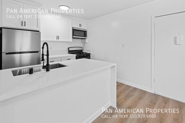 Building Photo - 1203 Ximeno Ave Unit 7 Rental