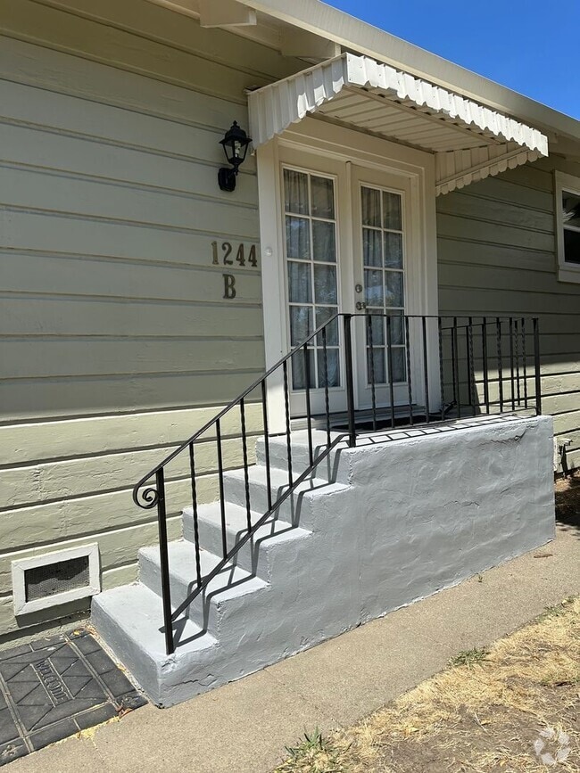 Building Photo - Adorable 1 bedroom 1 bath close to Downtow... Rental