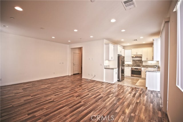 Photo - 683 Huron Pl