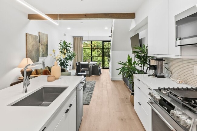 Photo - 346 Peters St SW