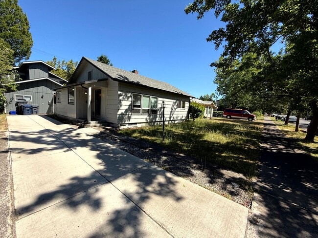 Photo - 3 Bedroom Duplex Close to U of O Campus