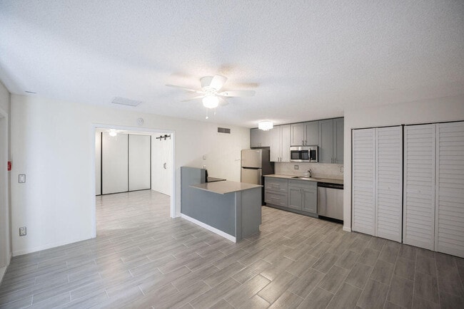 Photo - 641 Executive Center Dr Unit P203