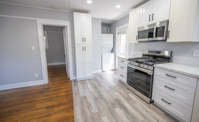 Building Photo - LOOK NO FURTHER!! Cottage Style 1 Bed/1 Ba... Rental