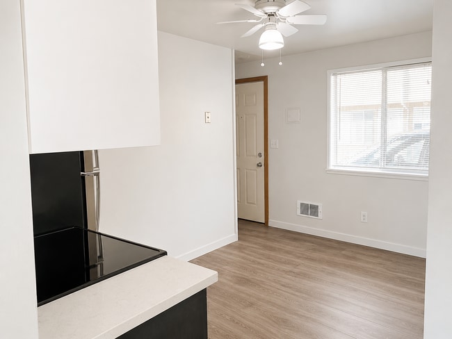 Photo - 703 Woodford Ave N Unit 2