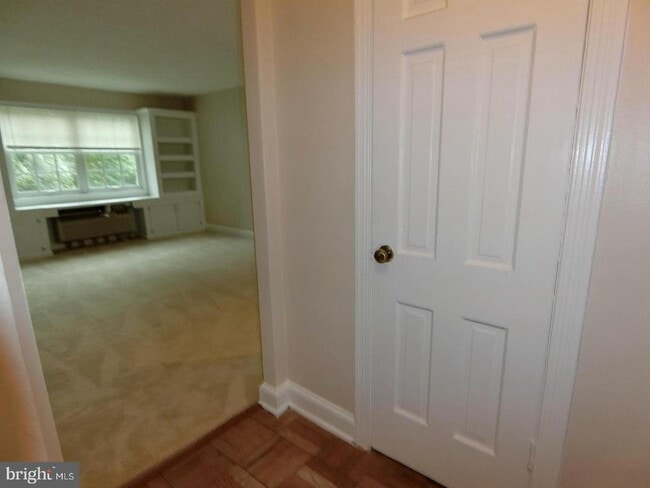 1734 W Abingdon Dr Unit 202