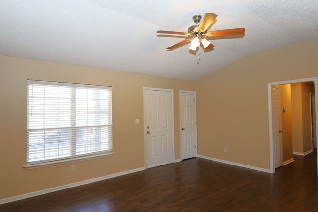 Photo - 3911 Nicole Ln