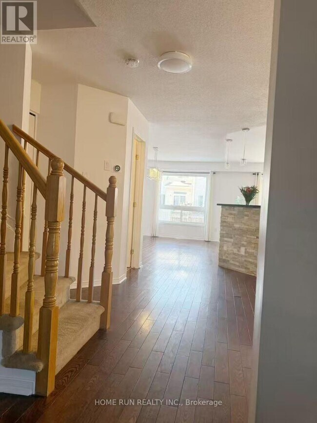 Photo - 330 Applecross Crescent