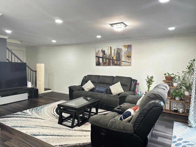 Photo - 107 Thoreau Dr