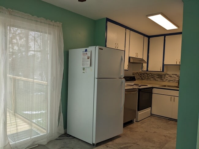 Kitchen - 1511 Tracy Ln