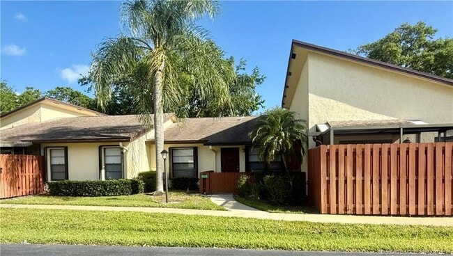 Building Photo - 8005 SE Villa Cir