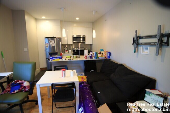 Building Photo - 23 Greylock Rd Unit 23 Rental