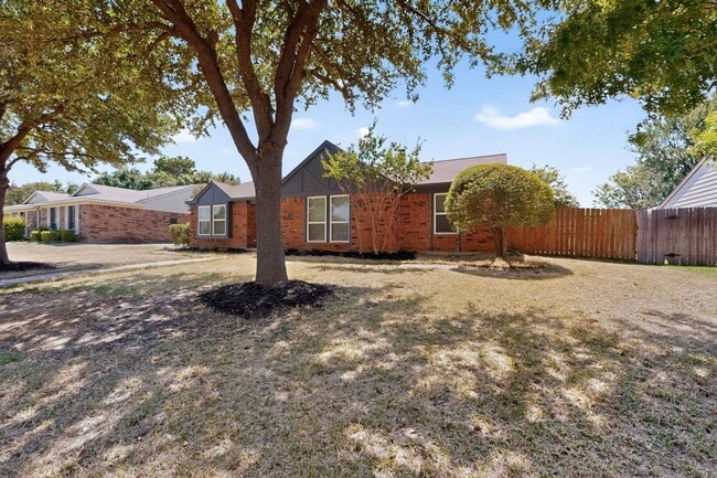 Photo - 215 Aspenway Dr