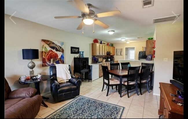 Photo - 901 W Birge St